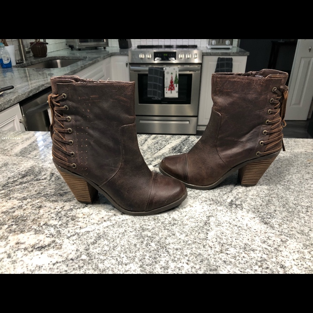 PERU 4 corset leather ankle boots size 6M NEW